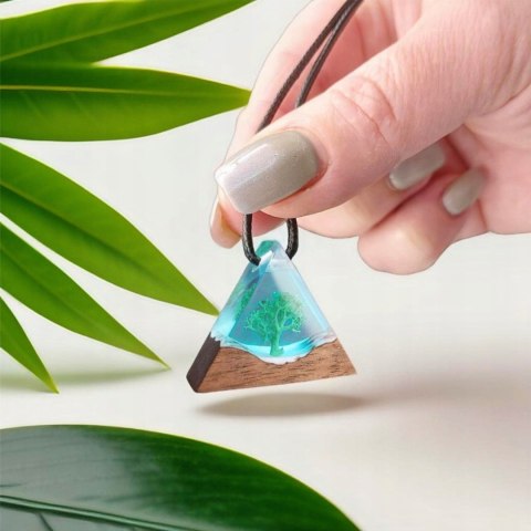 Naszyjnik z Drewna i Żywicy Trójkąt z zatopionym Mchem Prezent