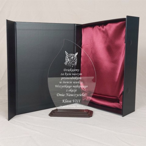 Prezent na Dzień Nauczyciela elegancka statuetka z dedykacją GRAWER