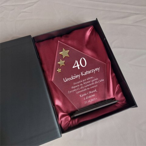 Prezent na urodziny elegancka statuetka z dedykacją w etui GRAWER 30 50 70