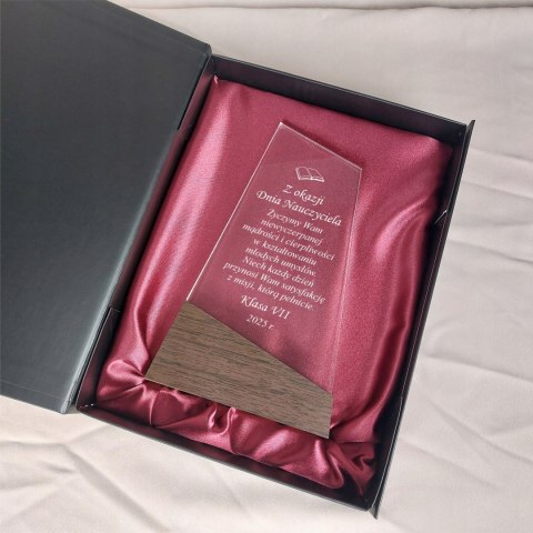 Statuetka na Dzień Nauczyciela - elegancki prezent w etui dla Wychowawcy