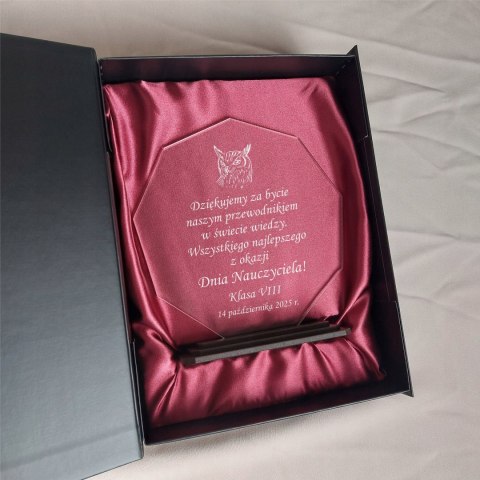 Statuetka podziękowanie dla nauczyciela w eleganckim etui dla Wychowawcy