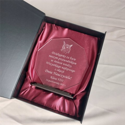 Statuetka podziękowanie dla nauczyciela w eleganckim etui dla Wychowawcy