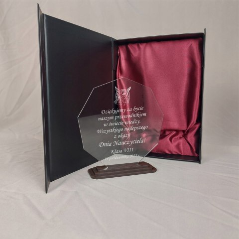 Statuetka podziękowanie dla nauczyciela w eleganckim etui dla Wychowawcy