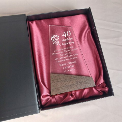 Statuetka urodzinowa - elegancki prezent w etui na wyjątkową okazję GRAWER