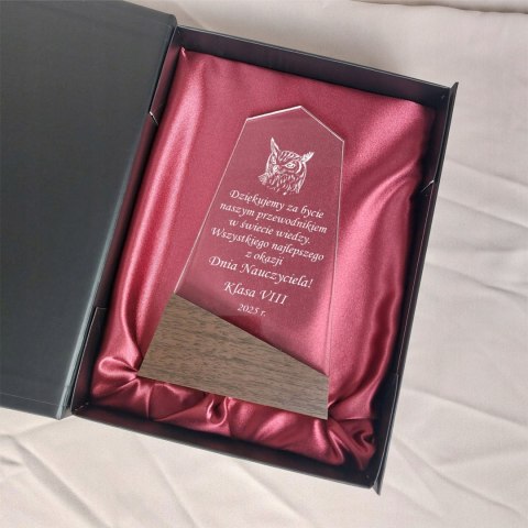 Statuetka z dedykacją - idealny prezent na Dzień Nauczyciela dla Wychowawcy