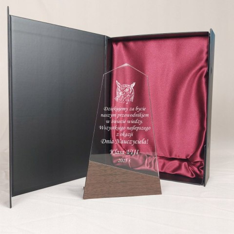 Statuetka z dedykacją - idealny prezent na Dzień Nauczyciela dla Wychowawcy