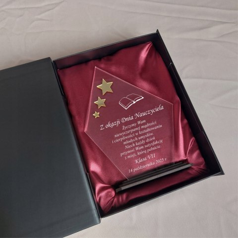 Wyjątkowy prezent upominek na Dzień Nauczyciela statuetka z etui GRAWER