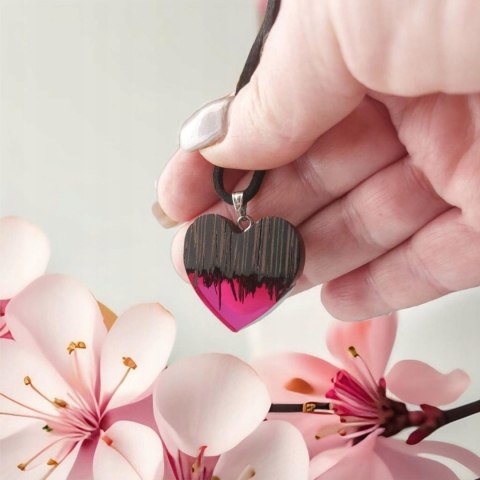 Naszyjnik Serce z drewna Wenge i żywicy