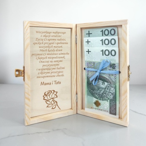 Ozdobna skrzyneczka prezentowa z drewna z błękitną tasiemką na banknoty