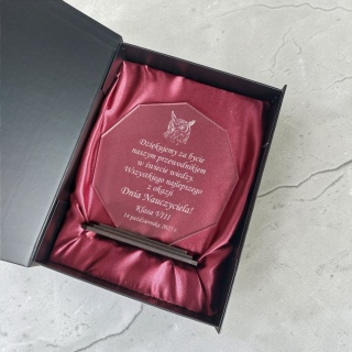 Statuetka podziękowanie dla nauczyciela - personalizowany prezent z grawerem