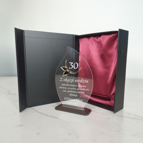 Statuetka z plexi z grawerem na 60 urodziny dla mamy